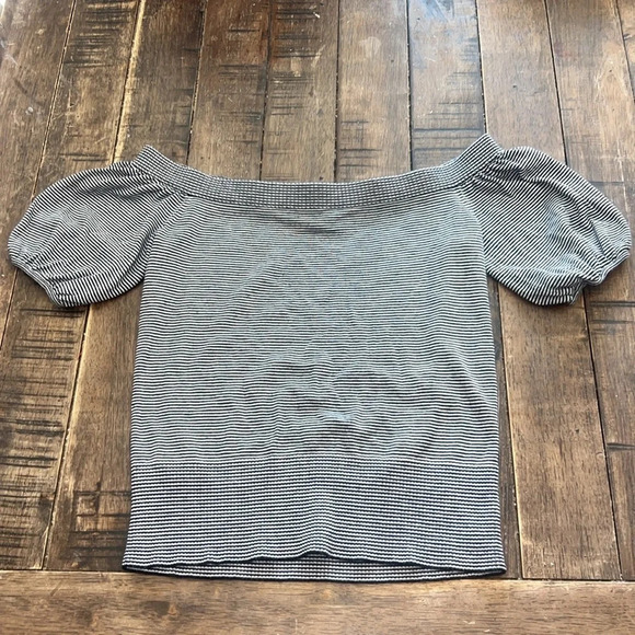 Loft Black & White Stripped Off The Shoulder Top Nautical feel Petite XXS Top - Picture 4 of 6